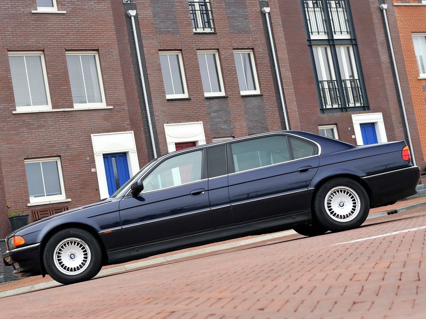 BMW_7_series_3_generation__Sedan_Long__3.jpg