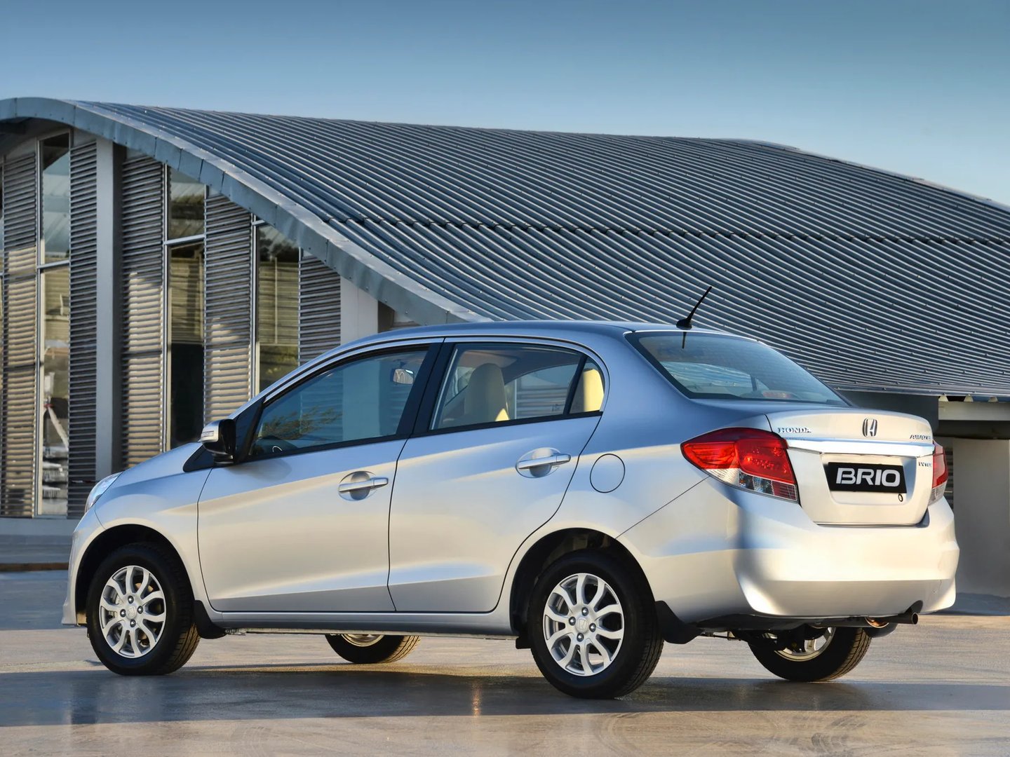 Honda_Brio_1_generation__Sedan__2.jpg