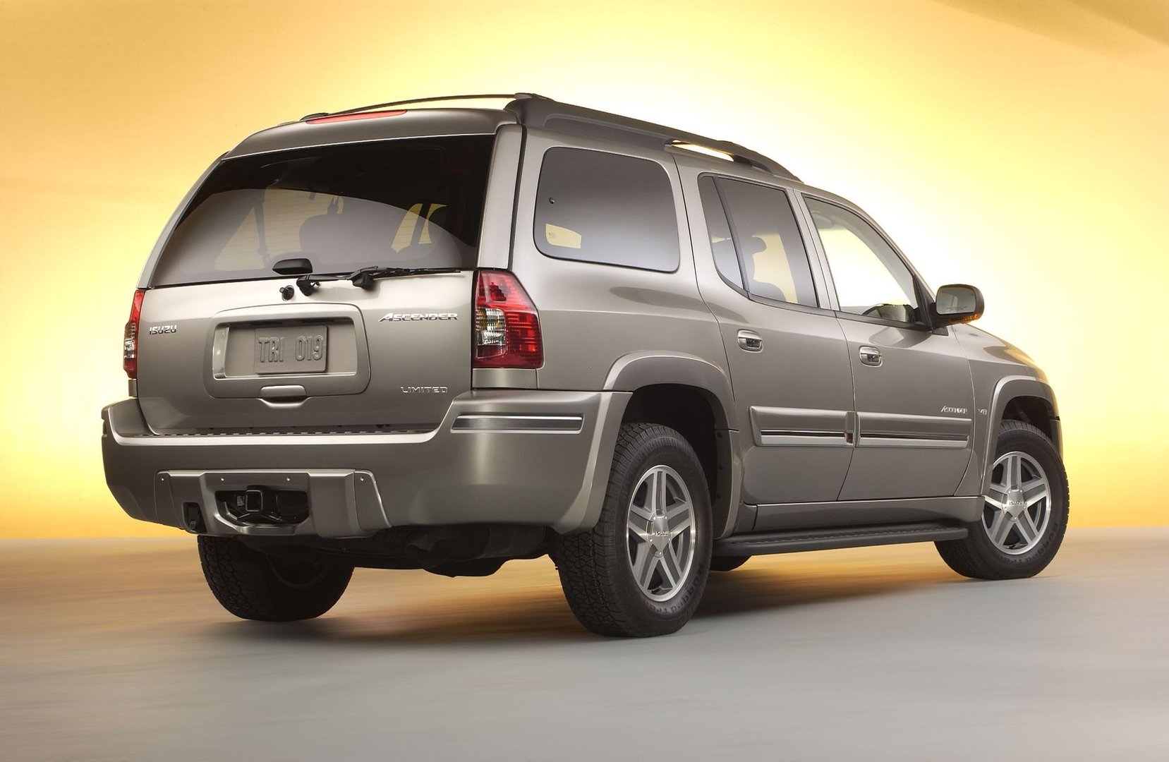 isuzu_Ascender_1_generation__SUV_5-doors__1.jpg