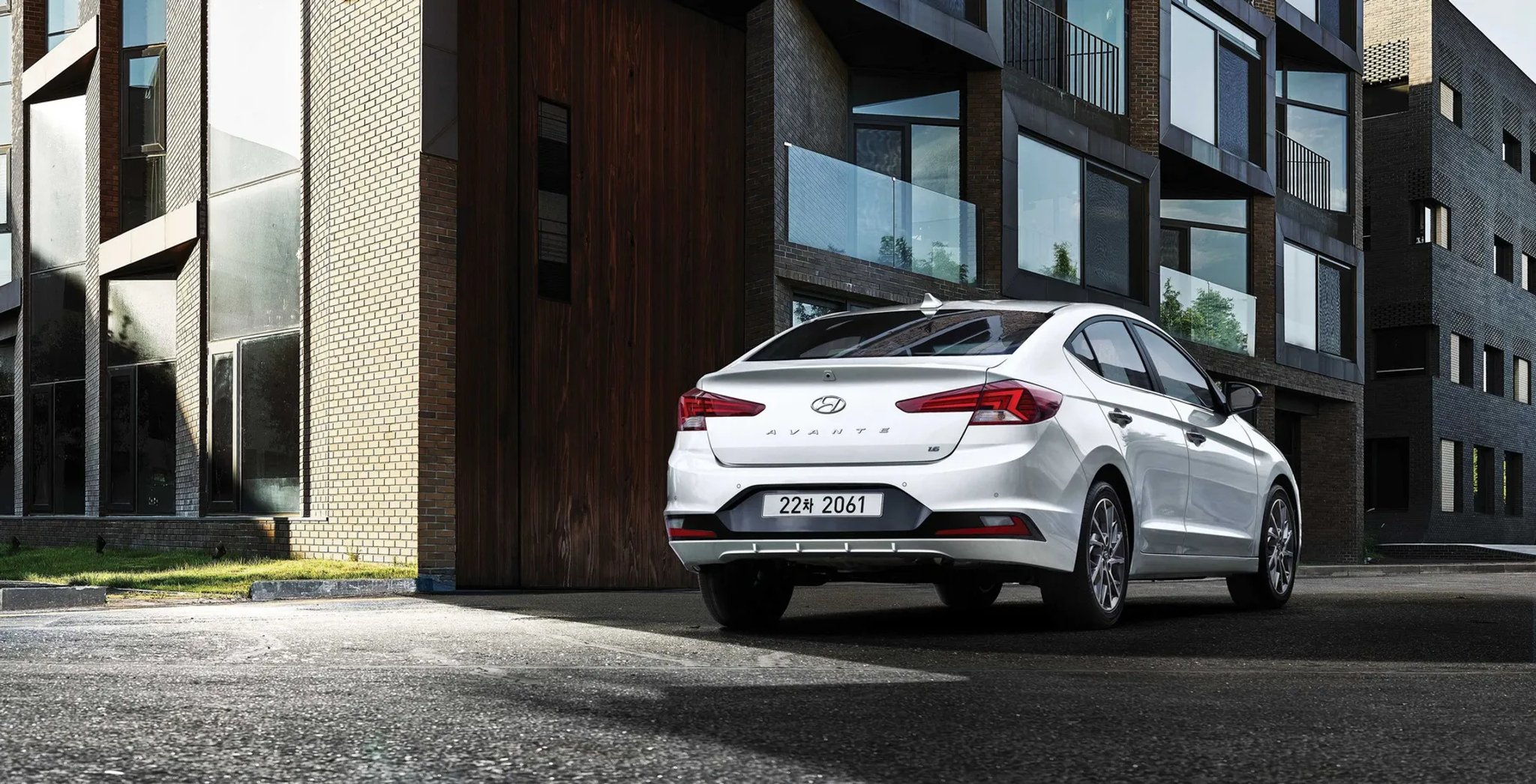 Hyundai_Avante_6_generation_restyling__Sedan__2.jpg