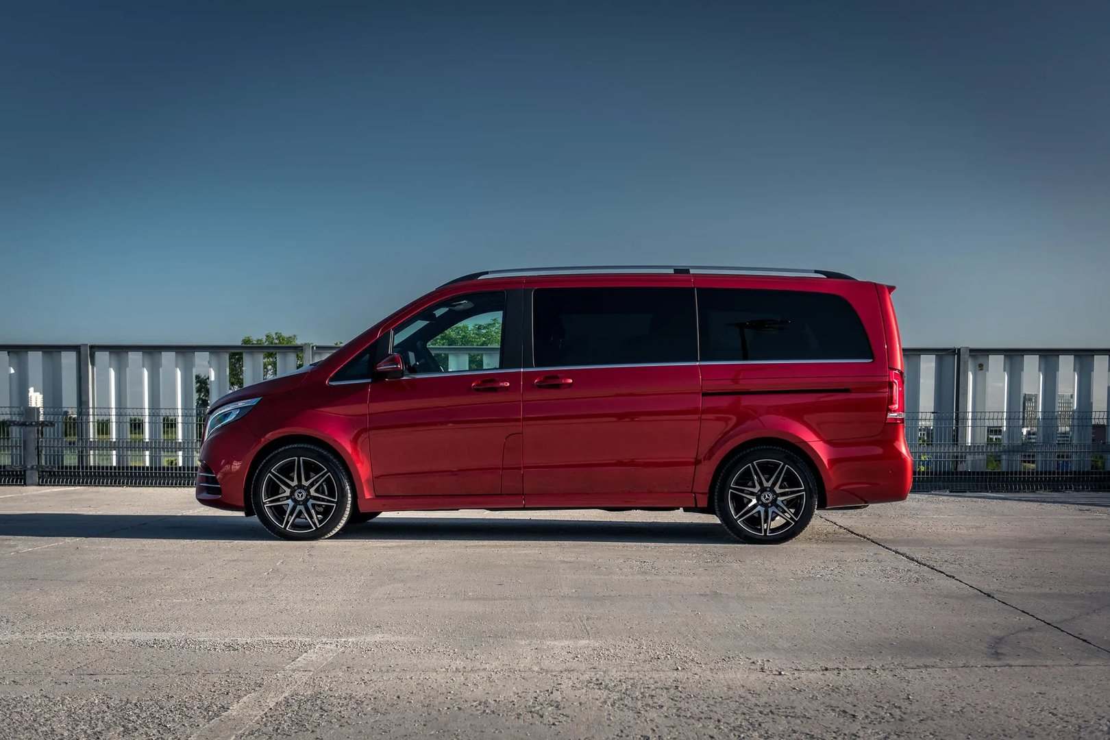 Mercedes_V-Class_3_generation_restyling__Minivan__5.jpg