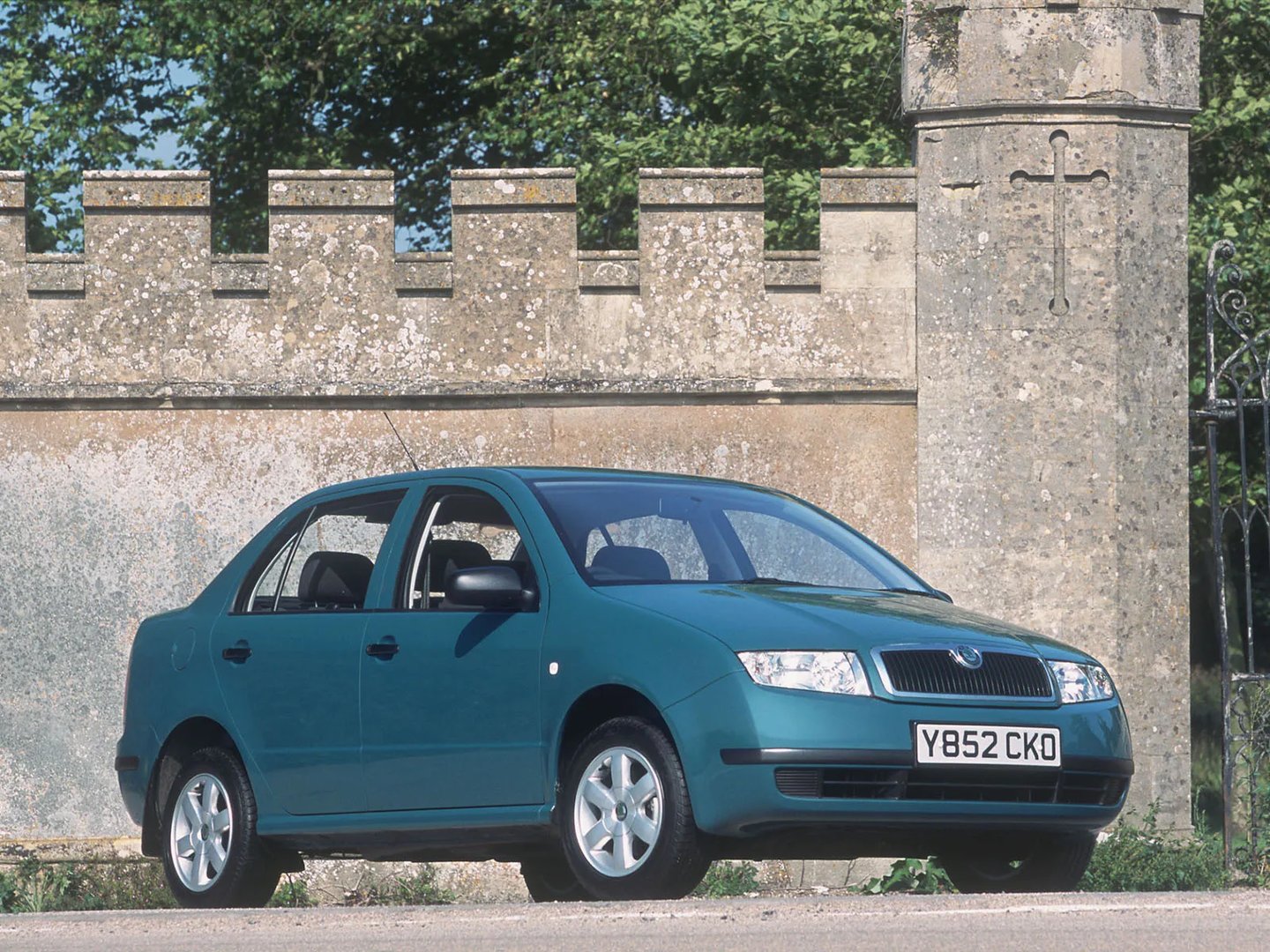 Skoda_Fabia_1_generation__Sedan__1.jpg
