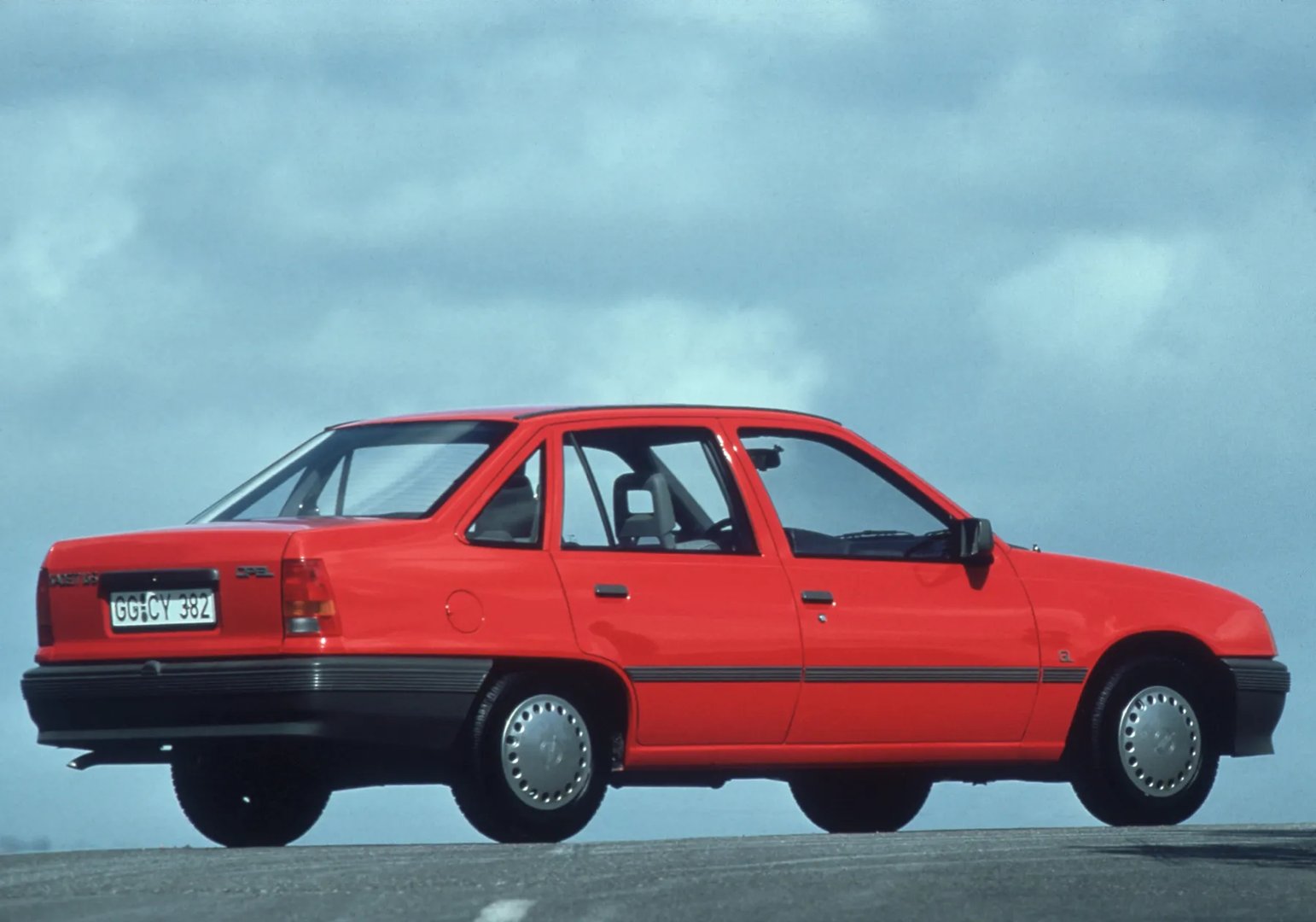 Opel_Kadett_5_generation__Sedan__1.jpg