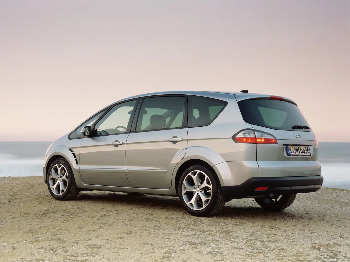 Ford_S-MAX_1_generation__Minivan__8.jpg