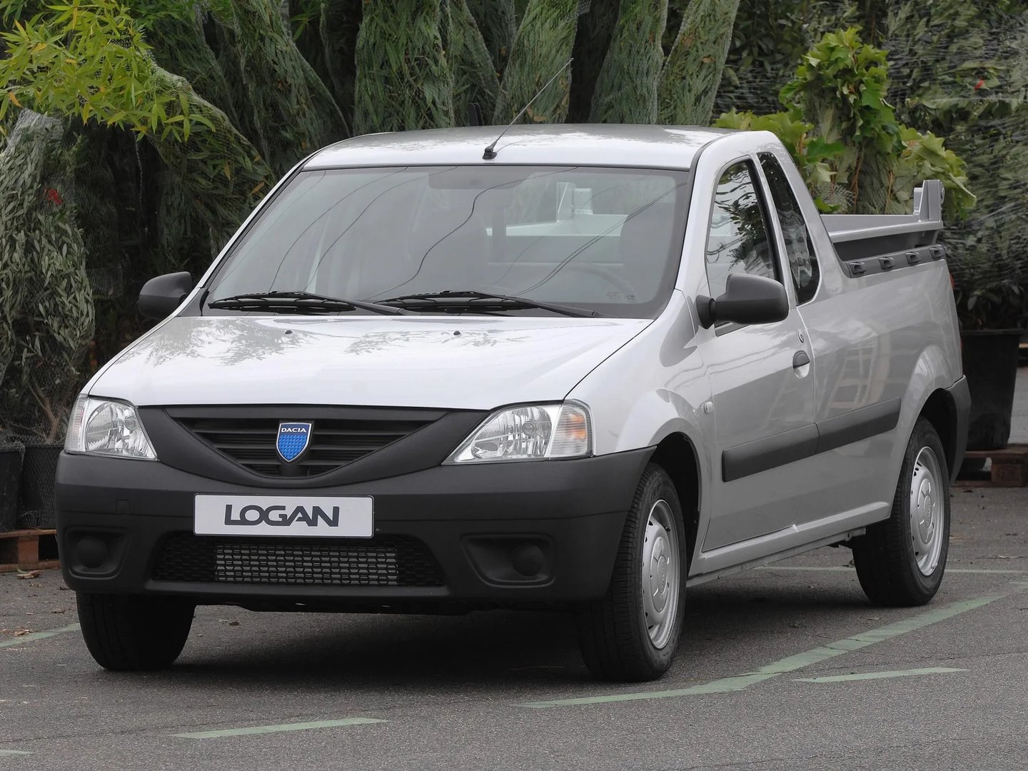 Dacia_Logan_1_generation__Pickup_single-cab__4.jpg