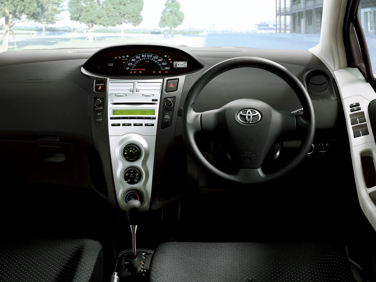 Toyota_Vitz_2_generation__Mini_5-doors__9.jpg