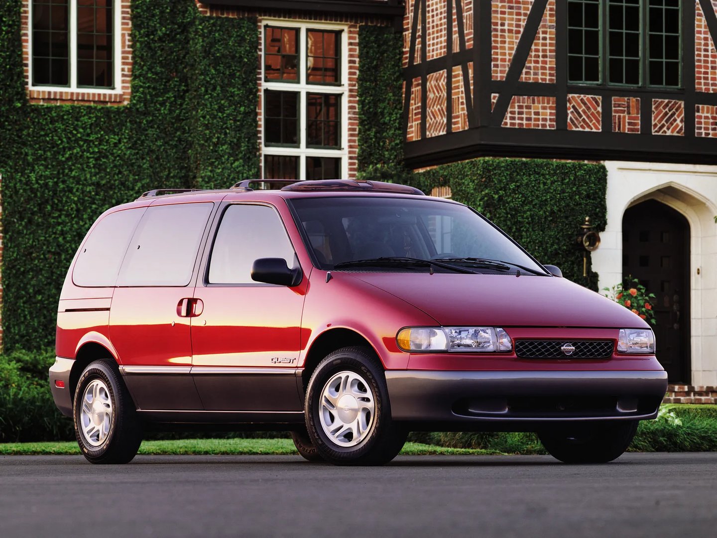Nissan_Quest_1_generation__Minivan__3.jpg