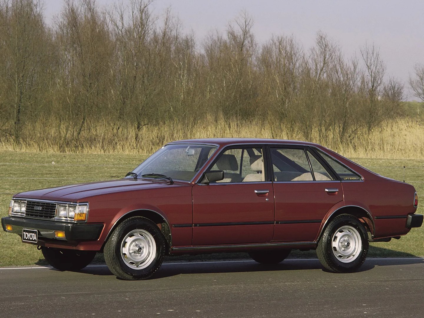 Toyota_Corona_6_generation__Liftback__1.jpg
