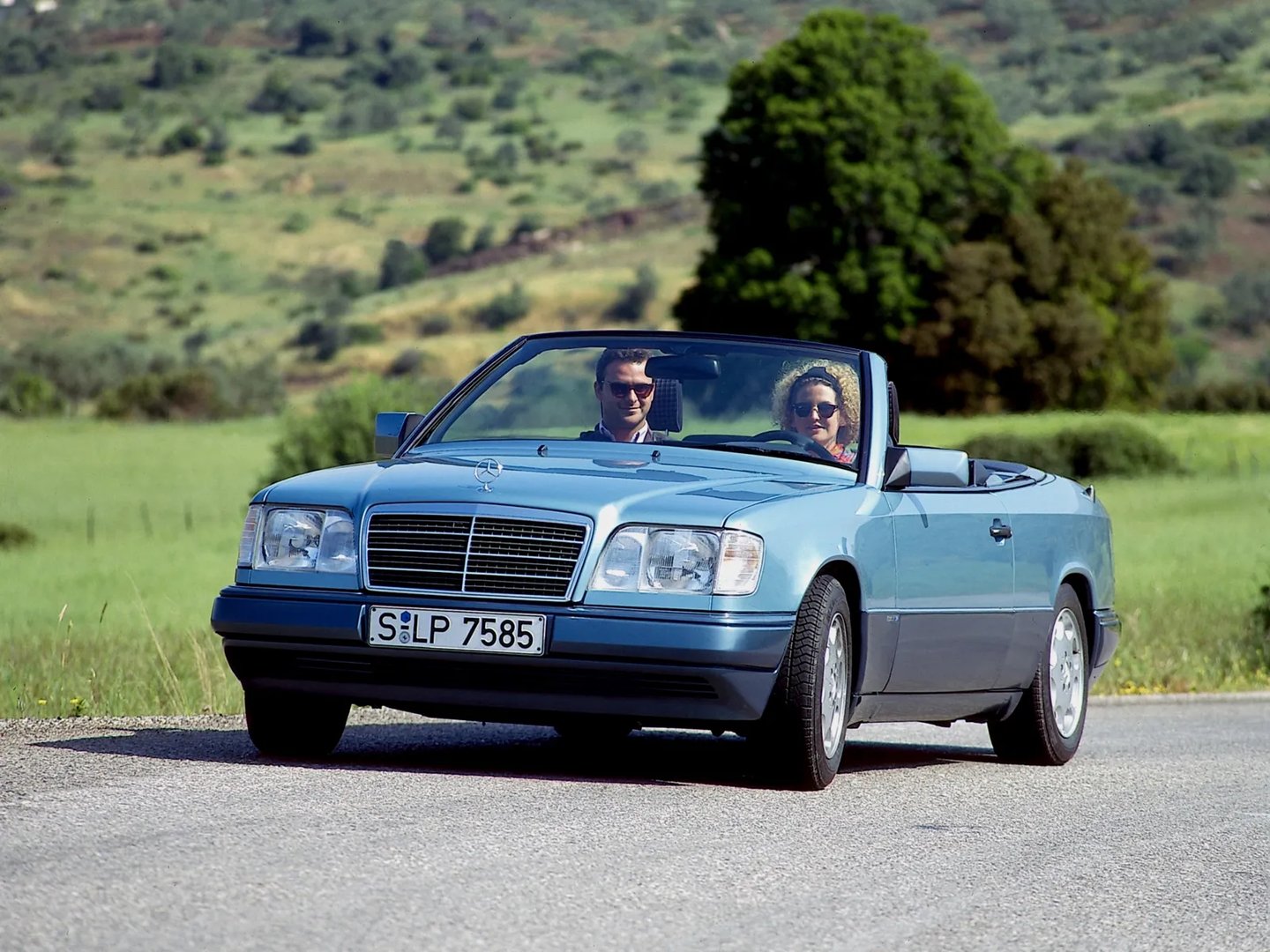Mercedes_E-Class_1_generation_restyling__Cabrio__1.jpg