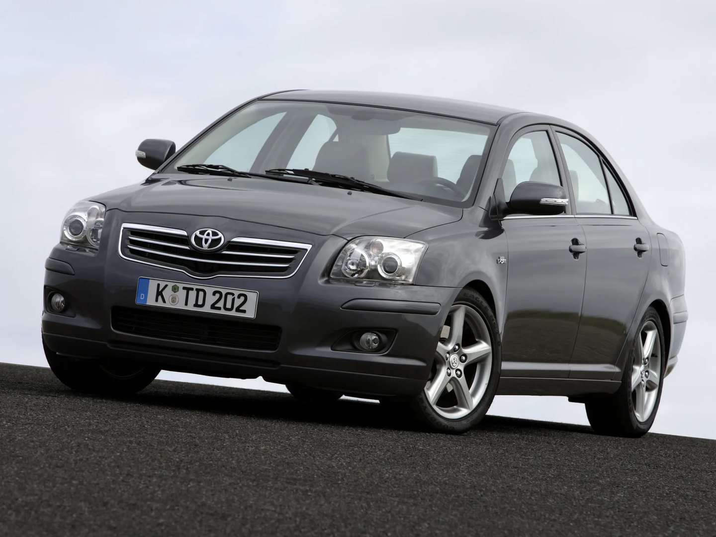 Toyota Avensis 2 generation, restyling  Sedan