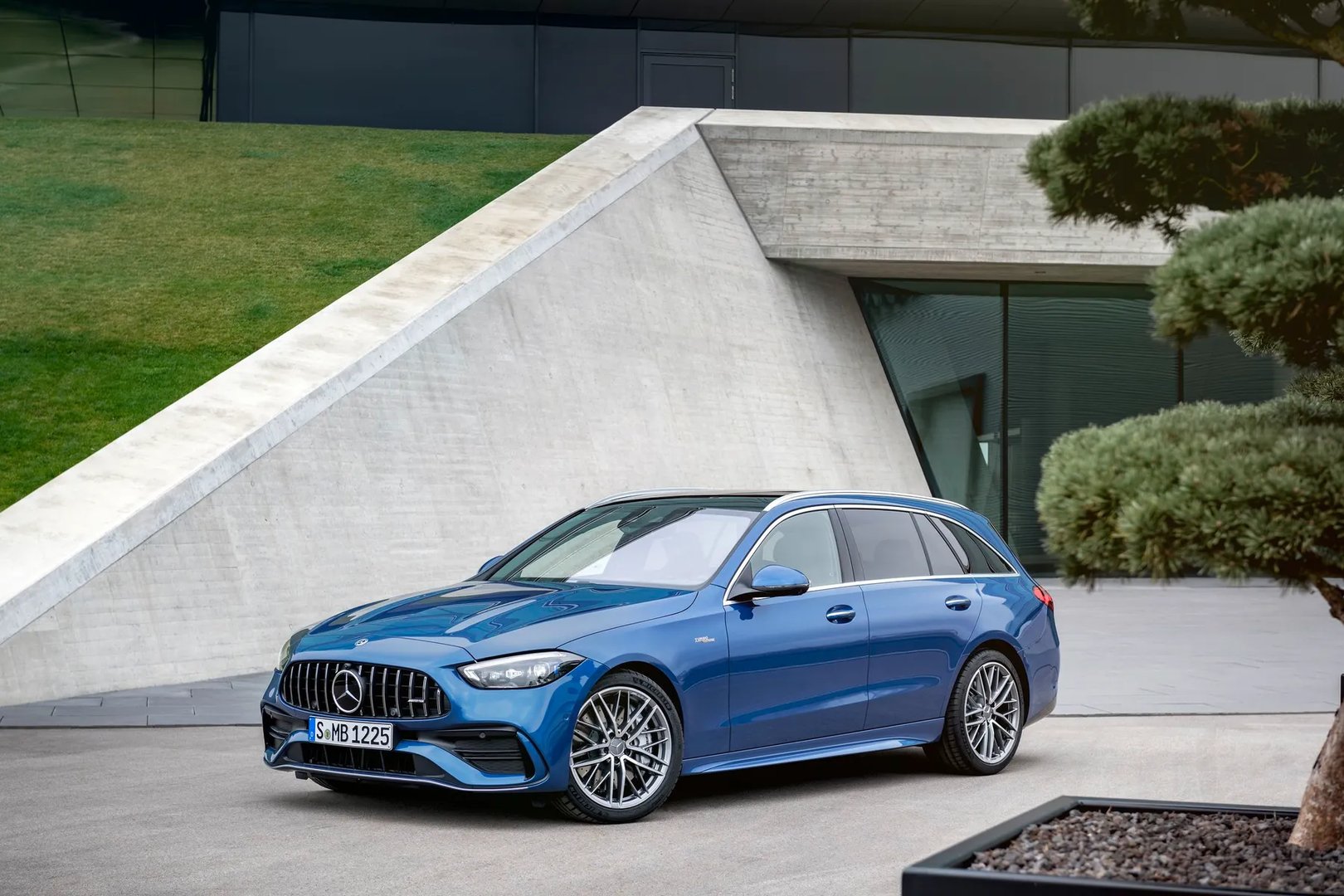 —  Estate 5-door