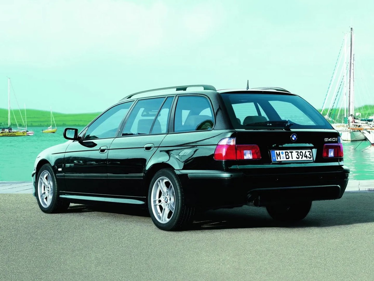 BMW_5_series_4_generation_restyling__Estate_5-door__5.jpg