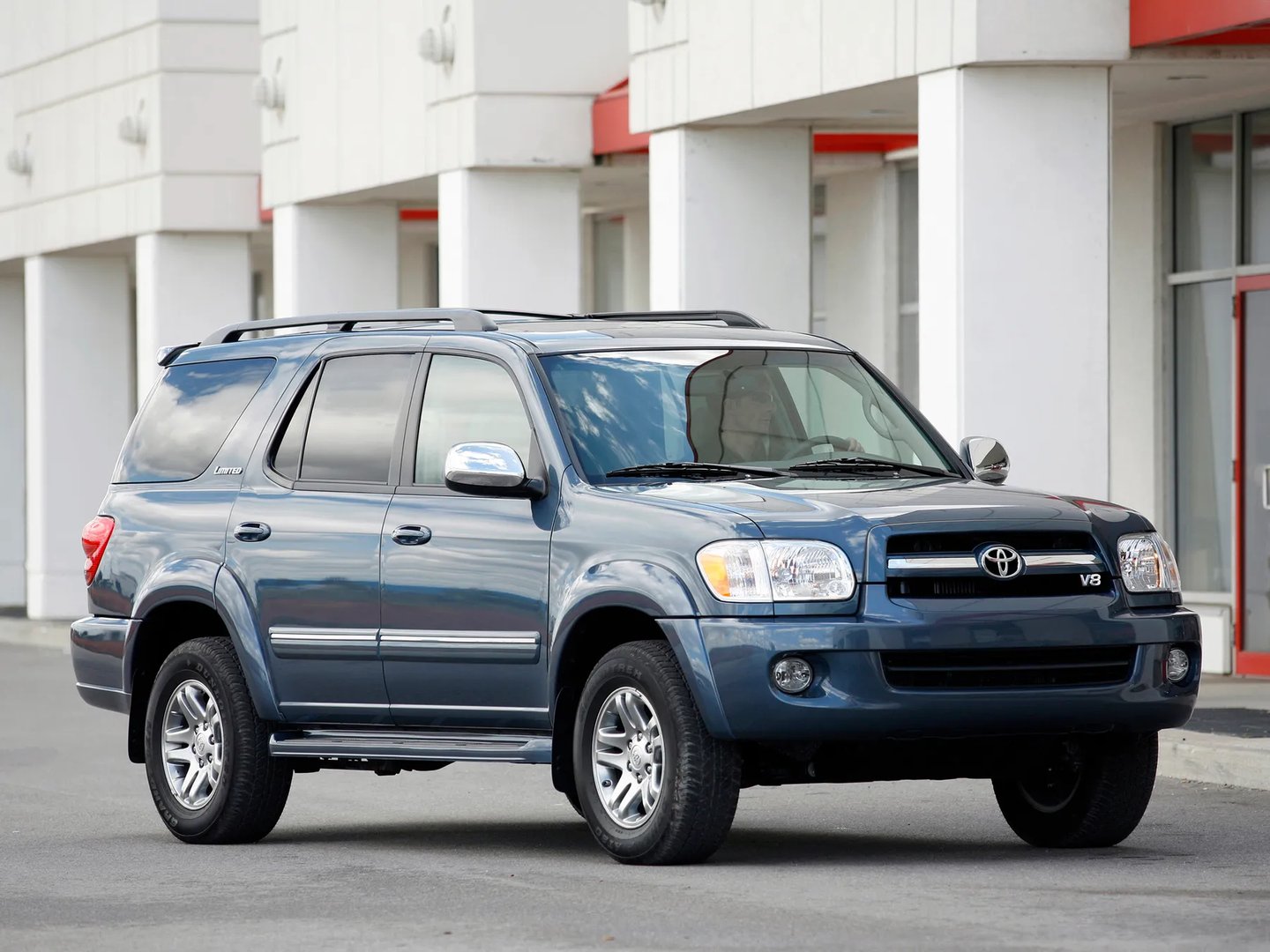 Toyota_Sequoia_1_generation_restyling__SUV_5-doors__2.jpg