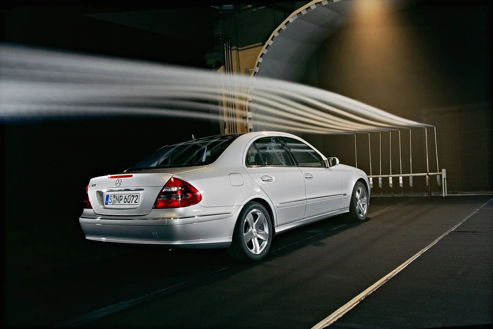 Mercedes_E-Class_3_generation__Sedan__11.jpg