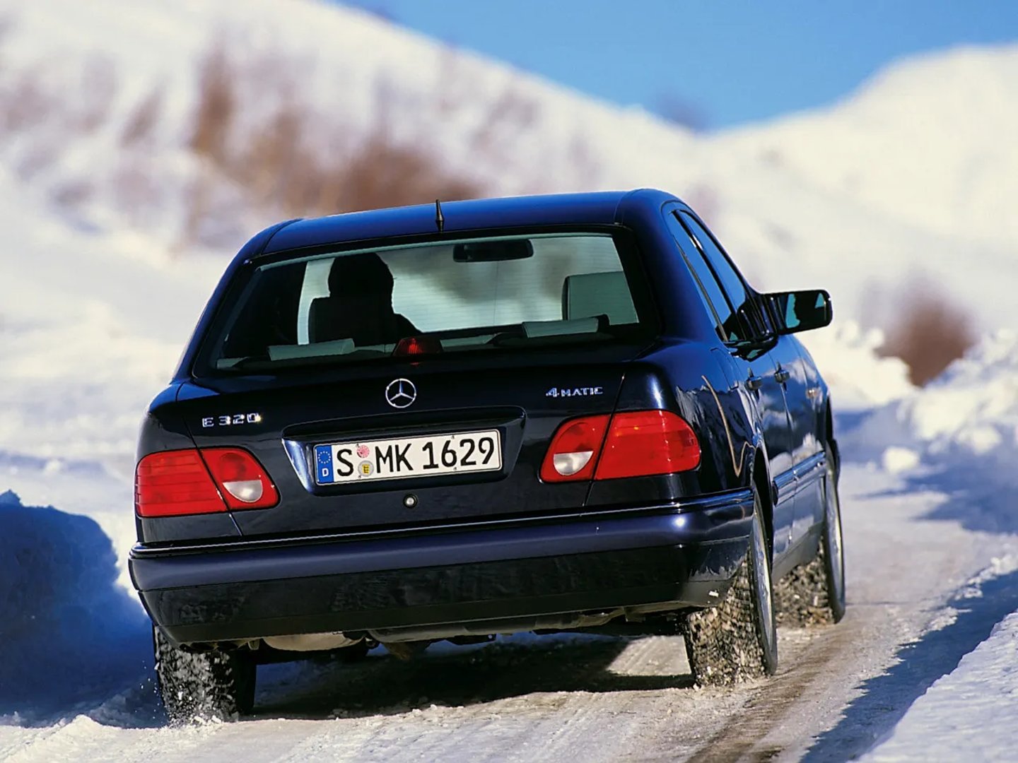 Mercedes_E-Class_2_generation__Sedan__3.jpg