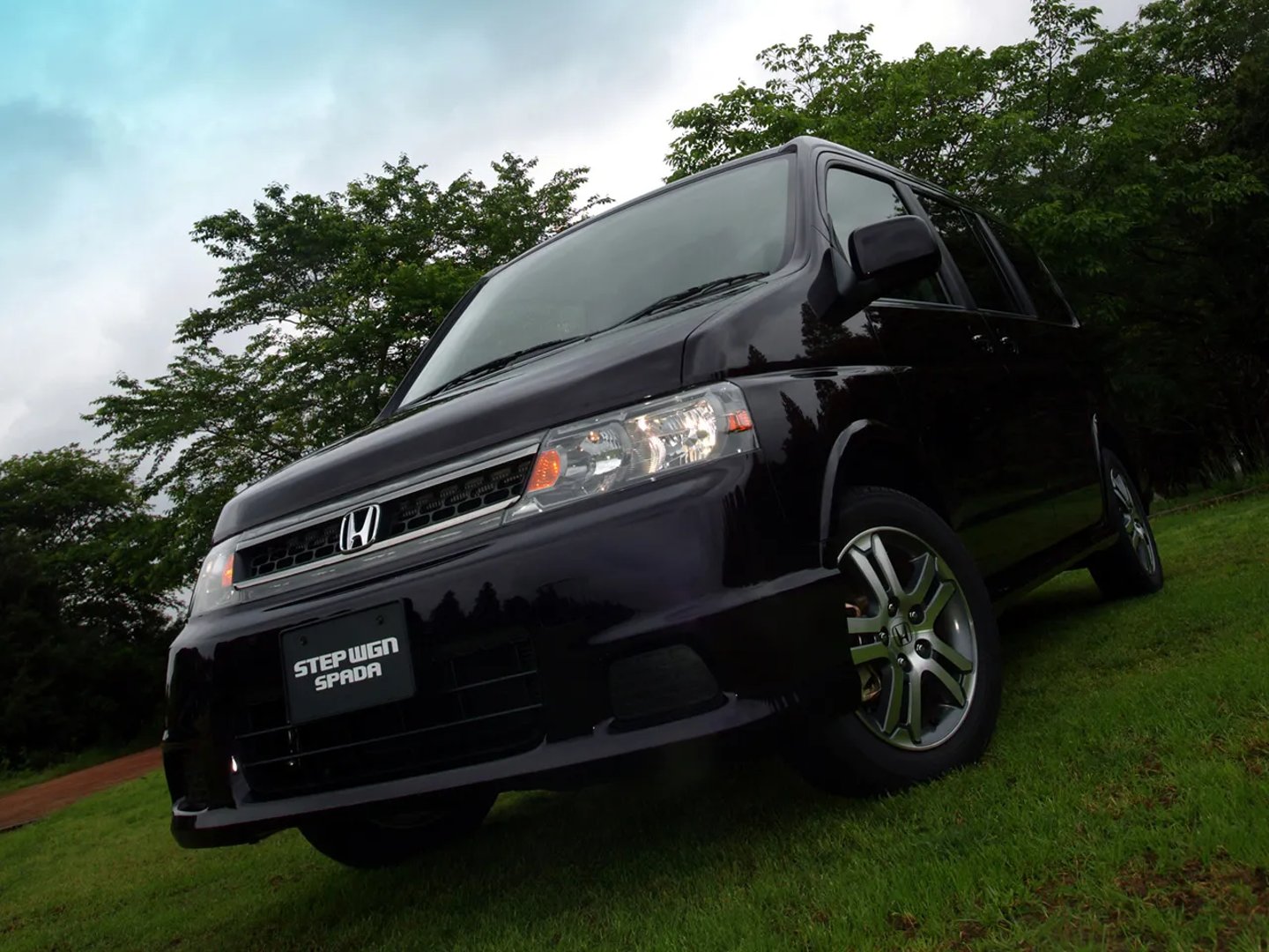 Honda_Stepwgn_2_generation_restyling__Minivan__3.jpg