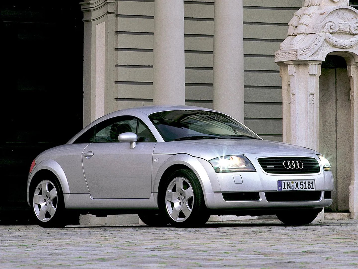 Audi_TT_1_generation__Coupe__4.jpg
