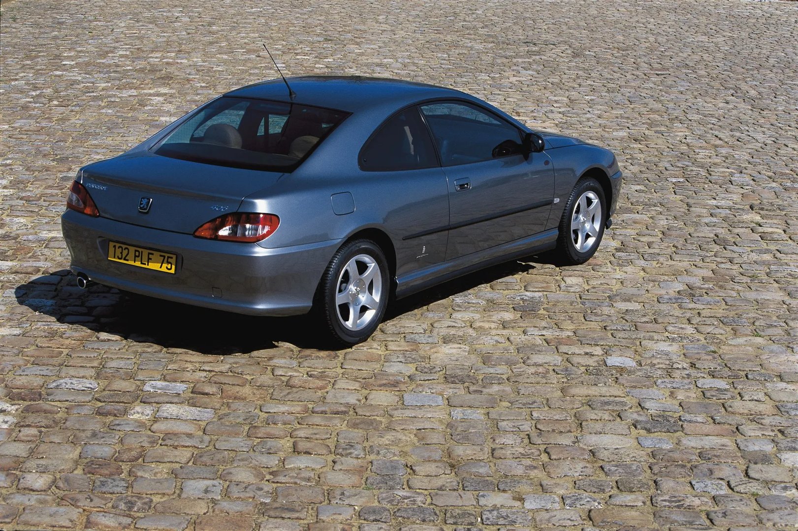 Peugeot_406_1_generation_restyling__Coupe__1.jpg