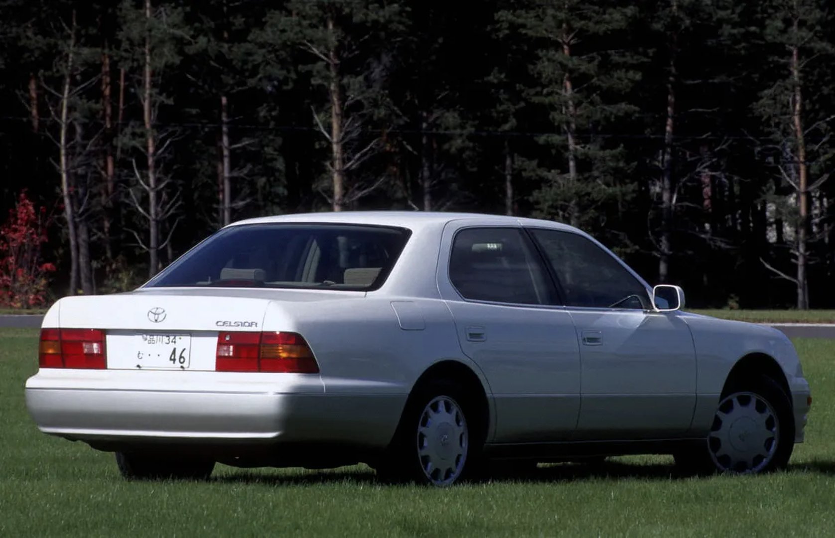 Toyota_Celsior_2_generation__Sedan__1.jpg