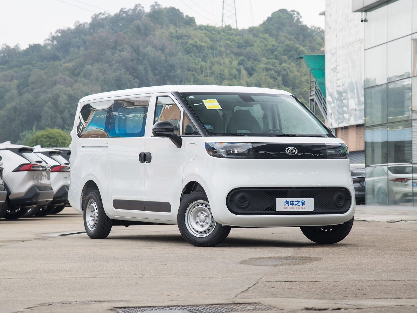 Maxus eDeliver 5 1 generation  Minivan 
