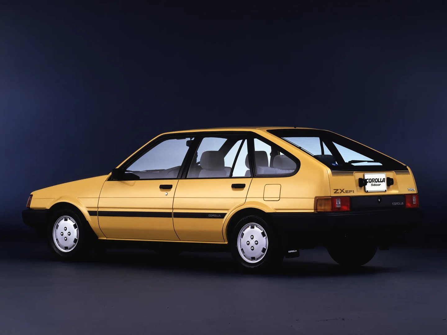 Toyota_Corolla_5_generation__Hatchback_5-door__1.jpg