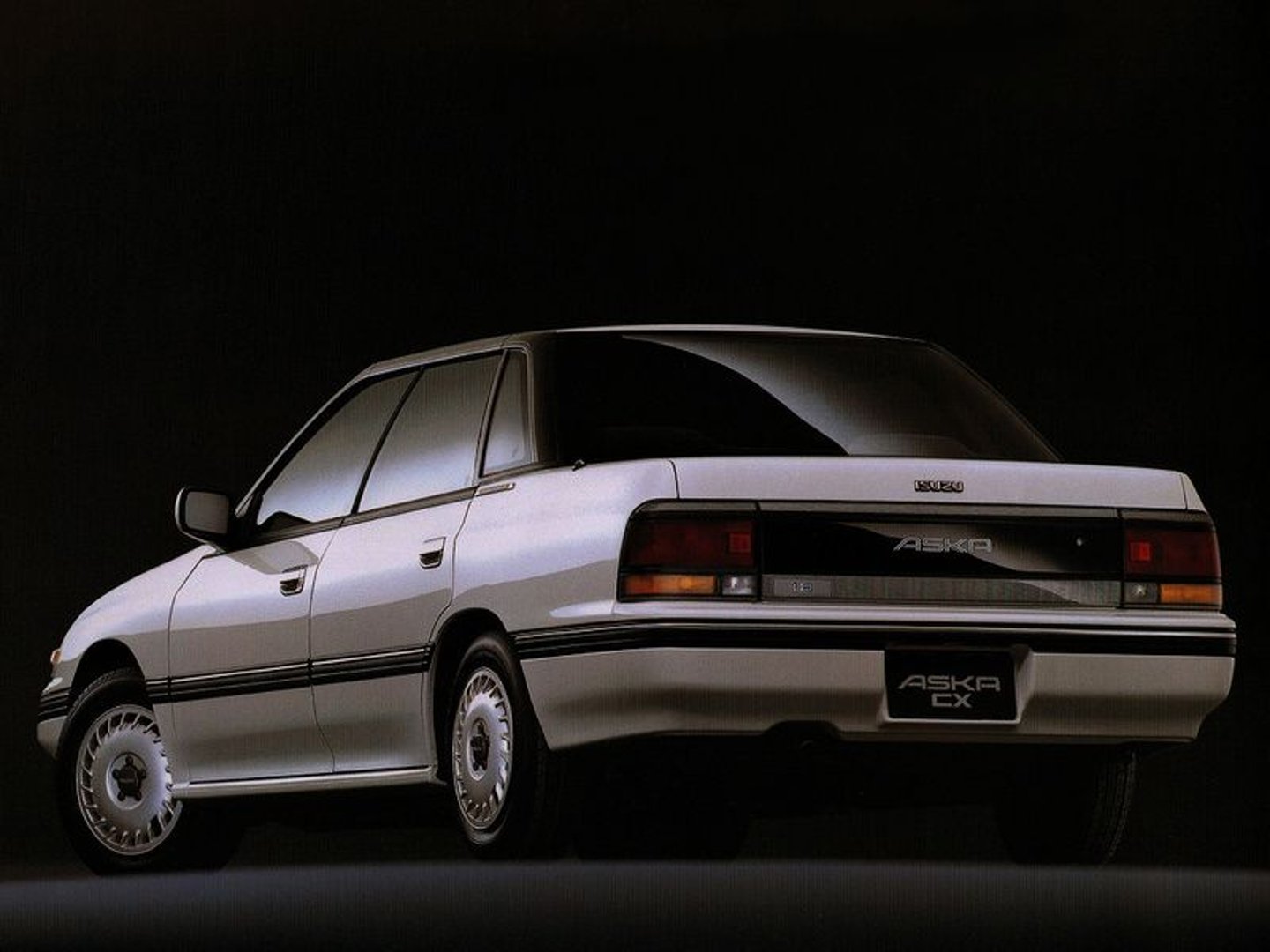 isuzu_Aska_2_generation__Sedan__4.jpg