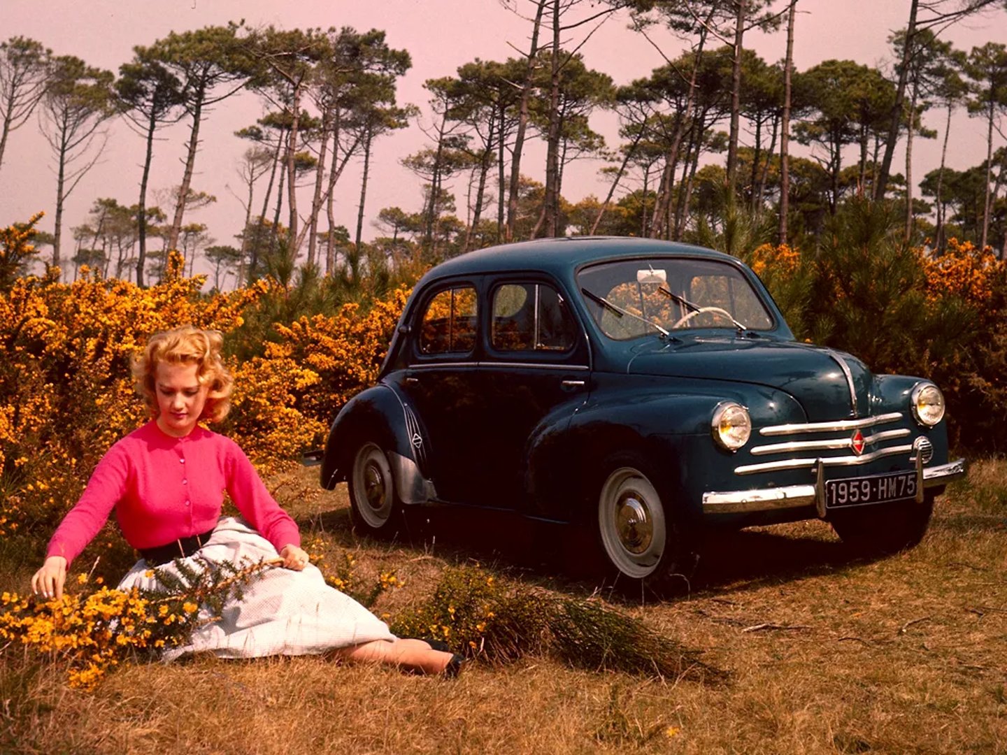 Renault_4CV_1_generation__Sedan__5.jpg