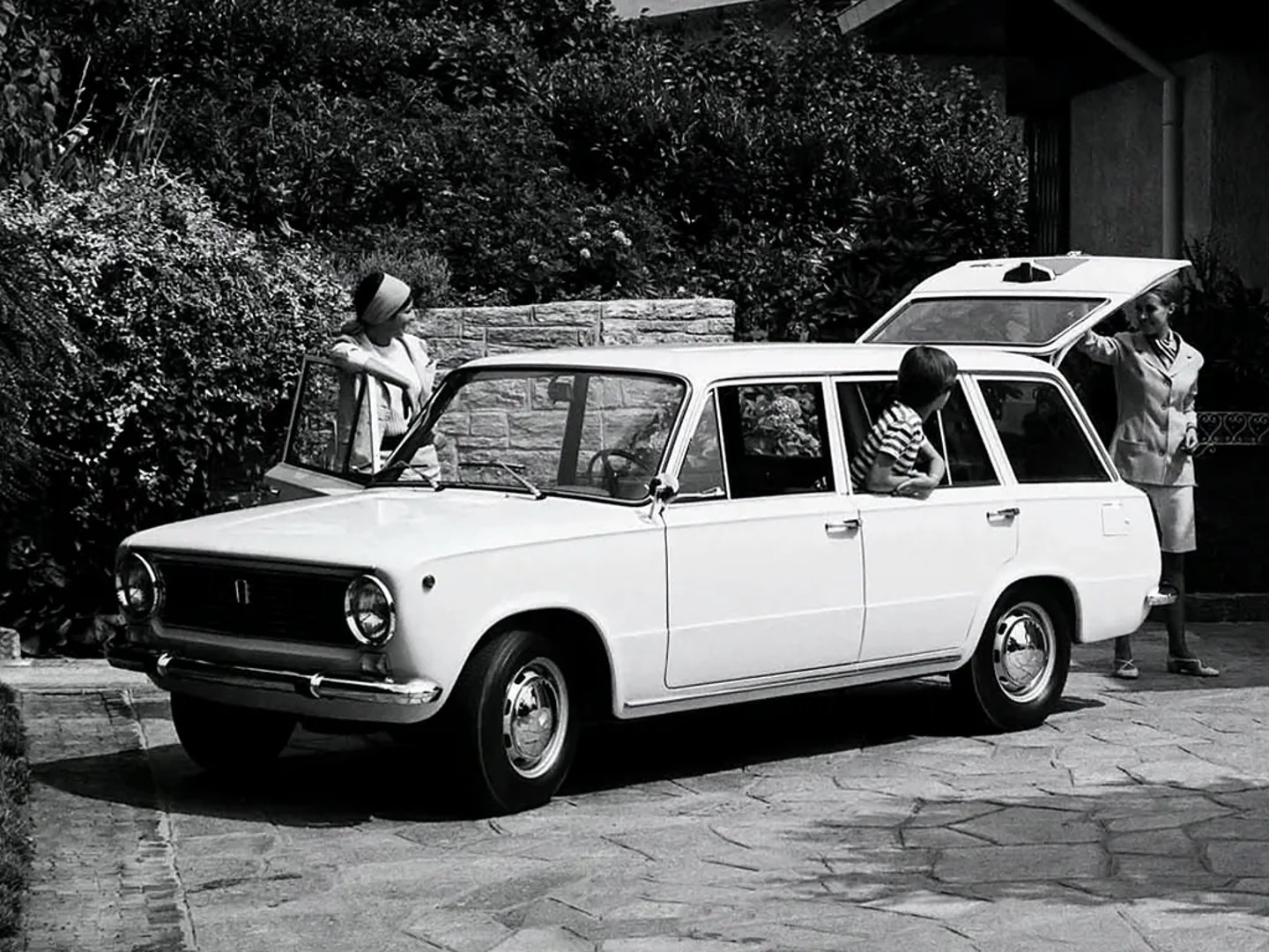 Fiat_124_1_generation__Estate_5-door__3.jpg