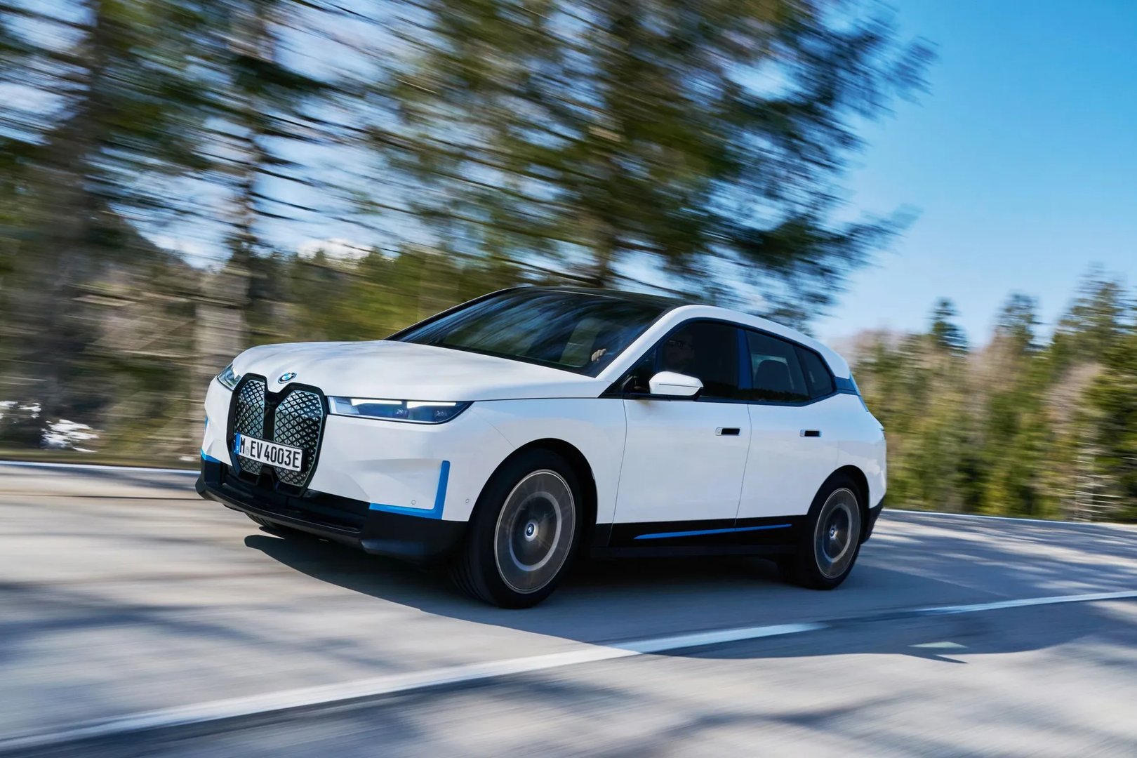 BMW_iX_1_generation__SUV_5-doors__1.jpg