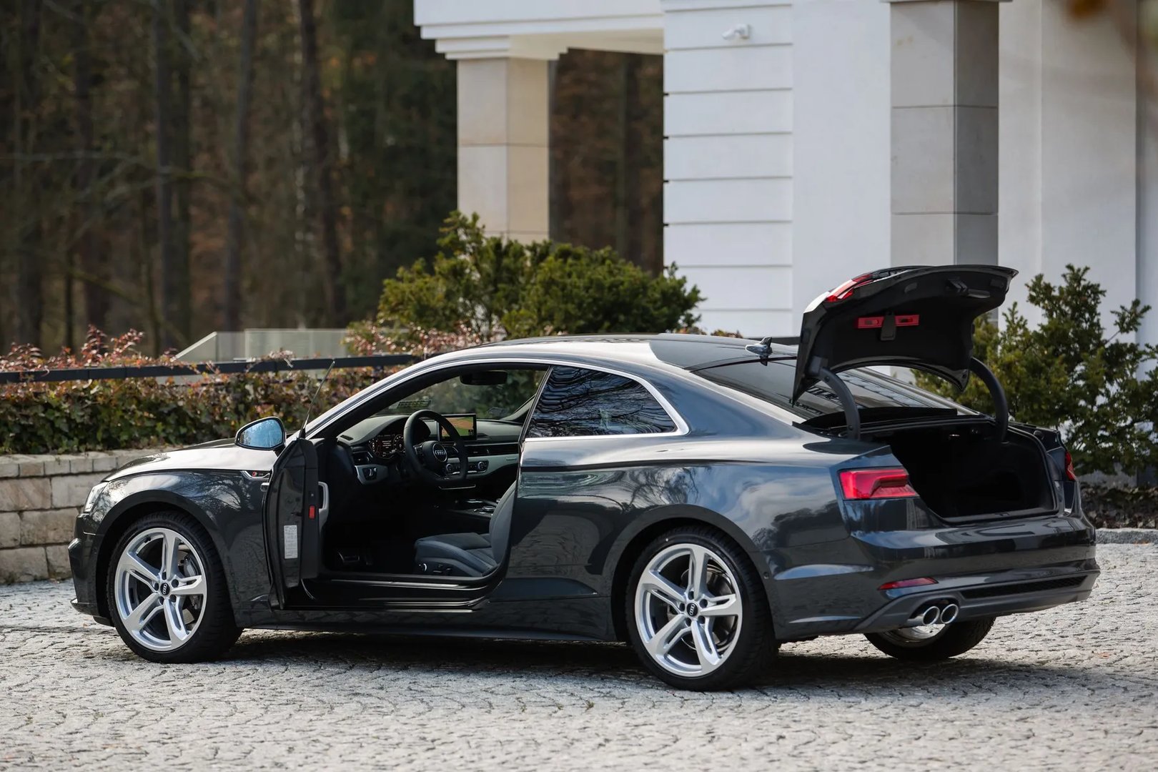 Audi_A5_2_generation__Coupe__2.jpg