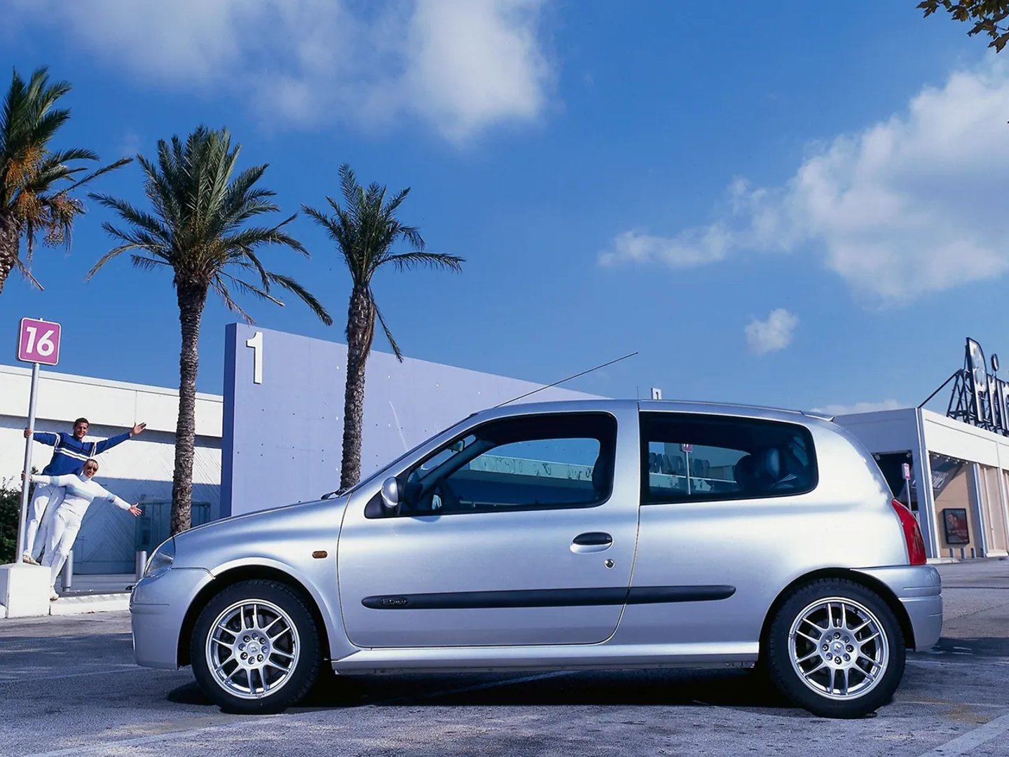 Renault_Clio_RS_2_generation__Mini_3-doors__2.jpg
