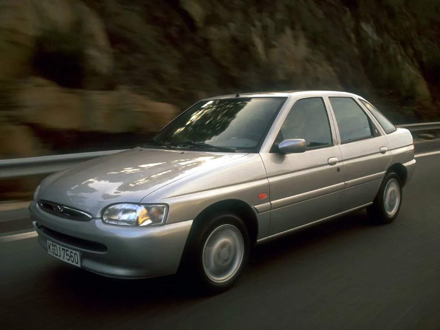 Ford_Escort_5_generation_restyling_2__Hatchback_5-door__2.jpg