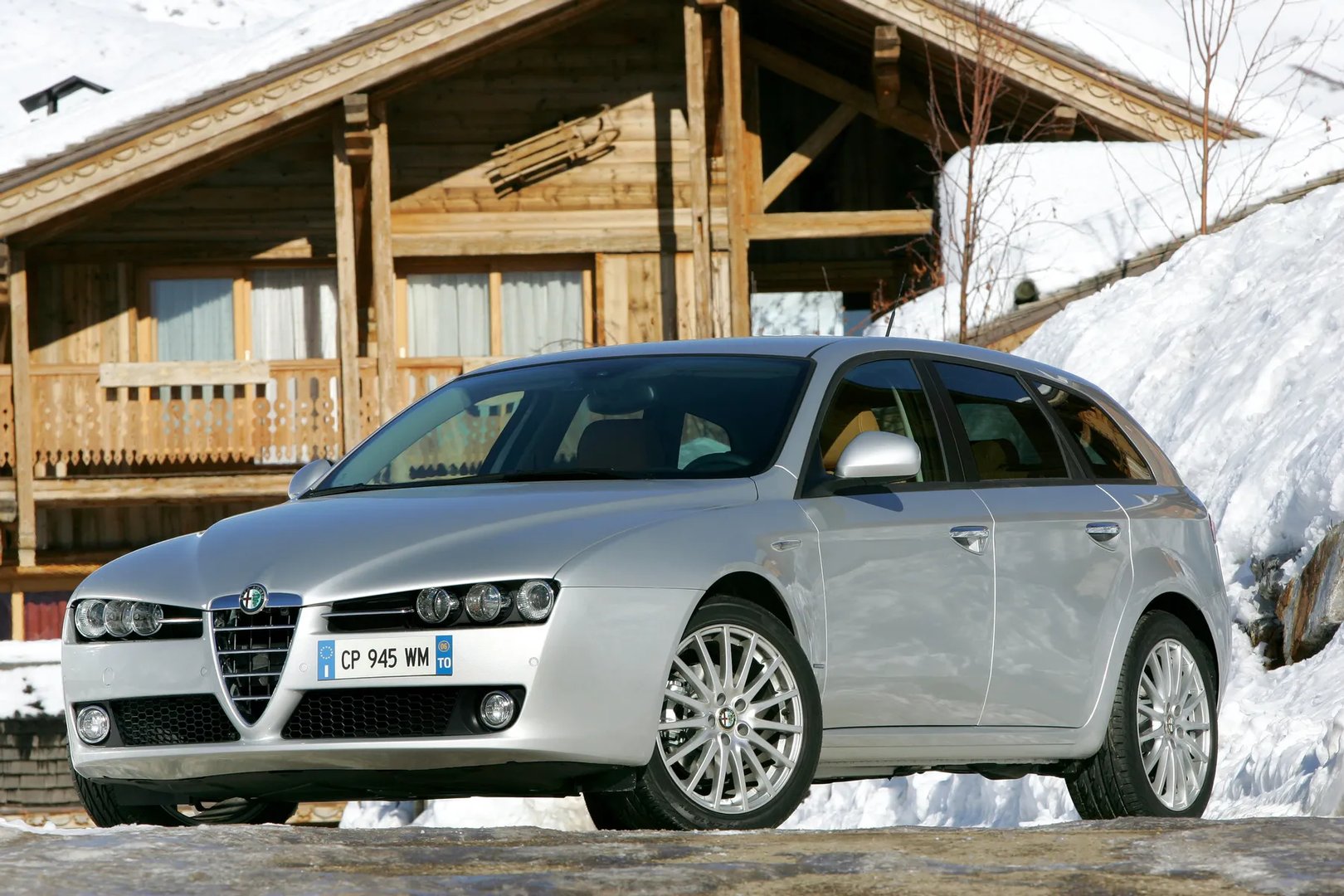 Alfa Romeo_159_1_generation__Estate_5-door__10.jpg