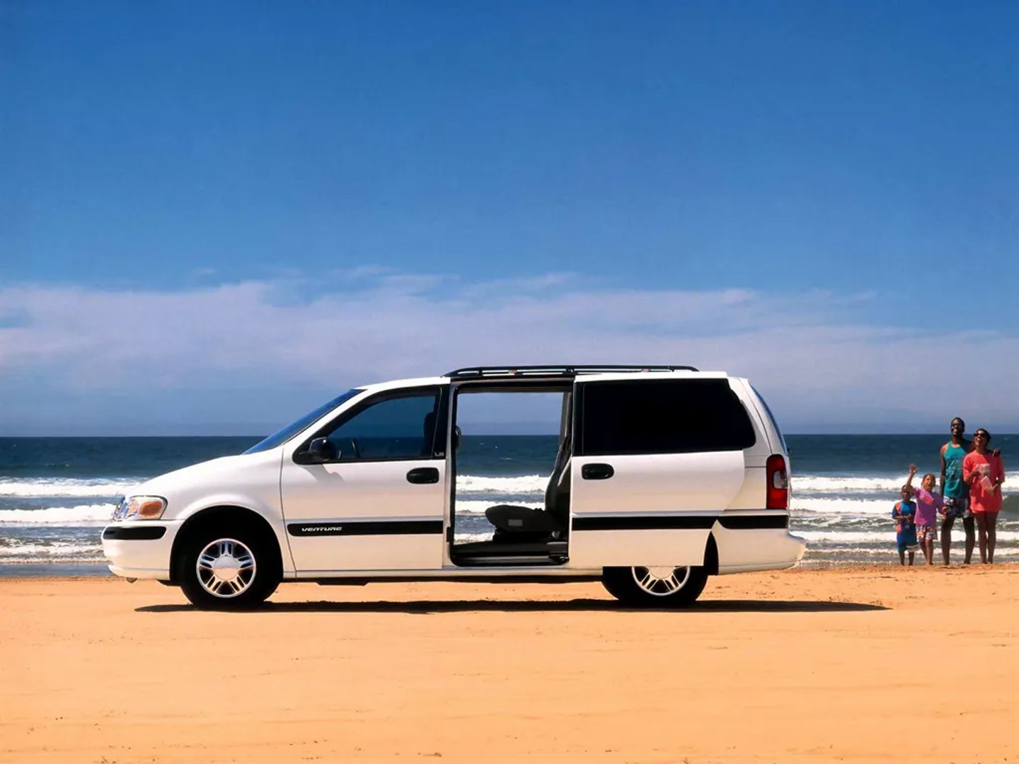 Chevrolet_Venture_1_generation__Compact_Van__10.jpg