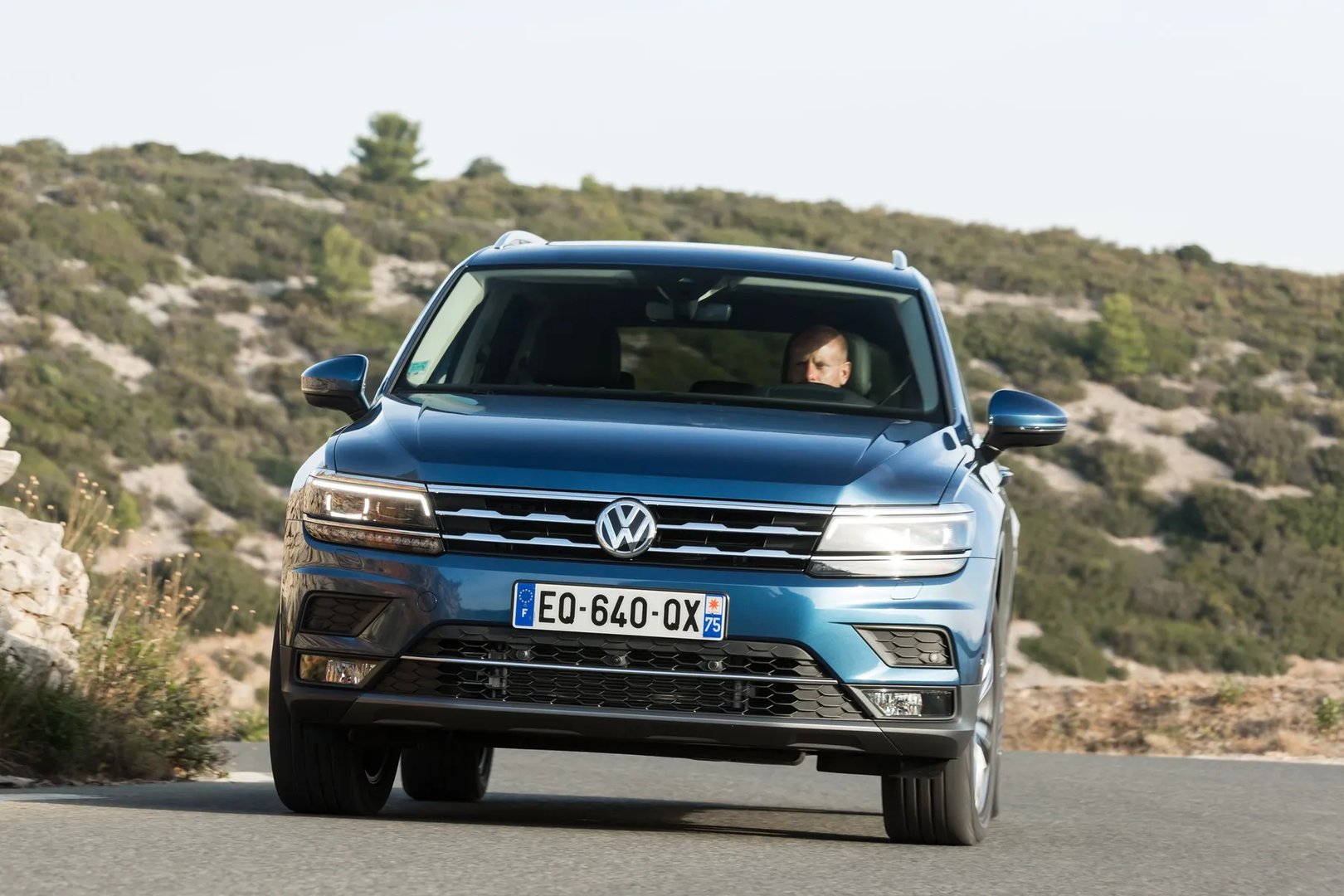 Volkswagen_Tiguan_Allspace_2_generation__SUV_5-doors__5.jpg