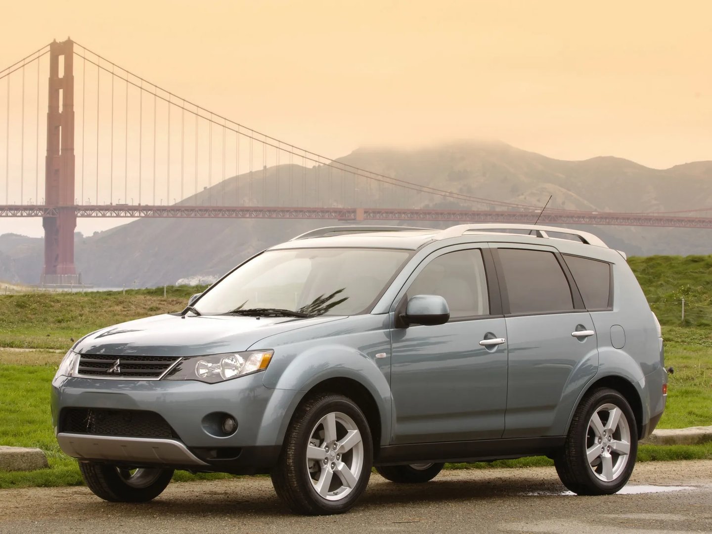 Mitsubishi_Outlander_2_generation__SUV_5-doors__8.jpg