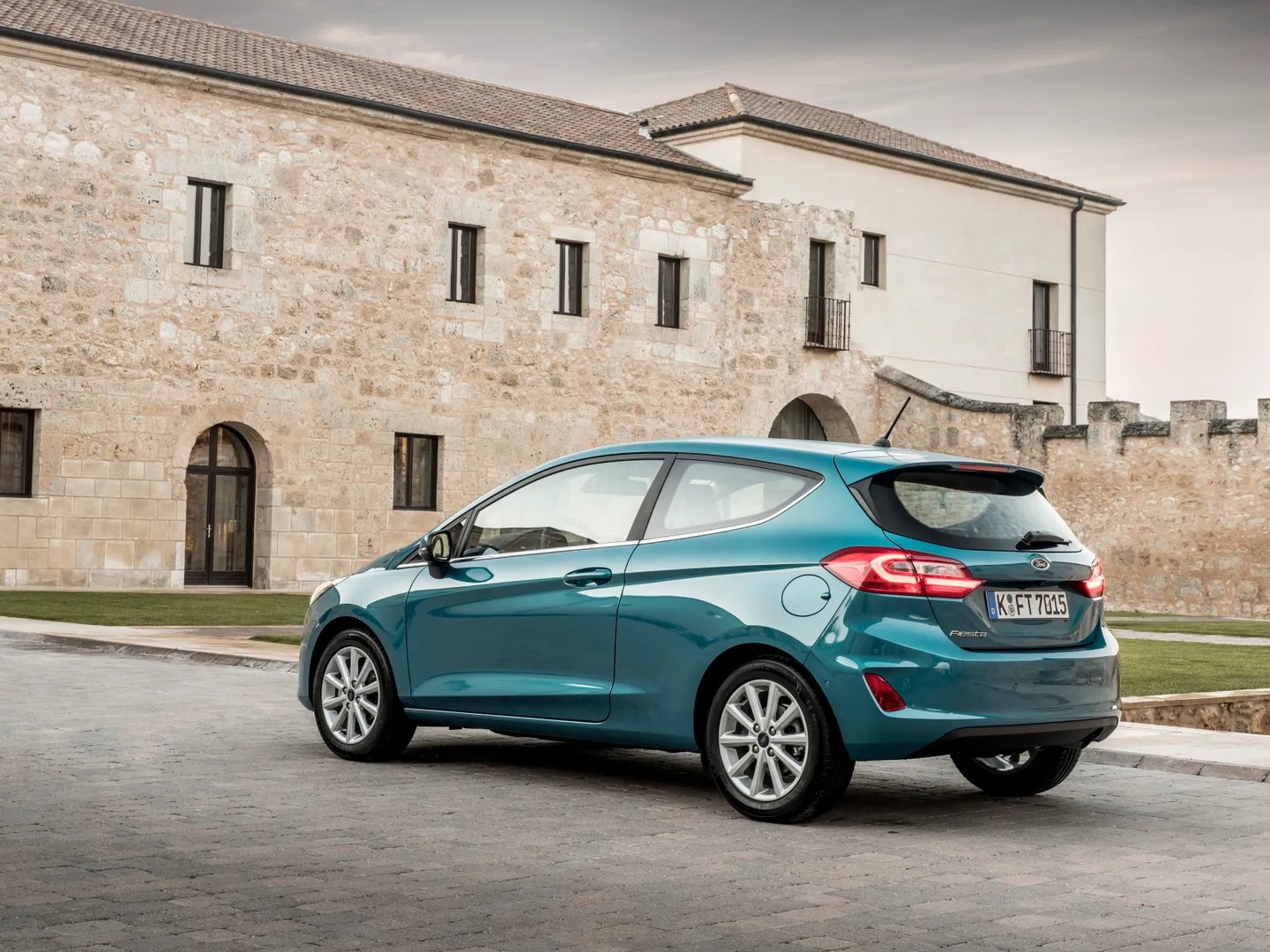 Ford_Fiesta_7_generation__Mini_3-doors__1.jpg