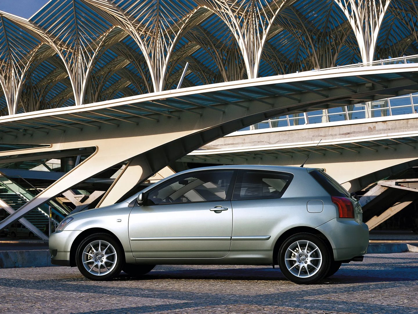 Toyota_Corolla_9_generation__Hatchback_3-door__2.jpg