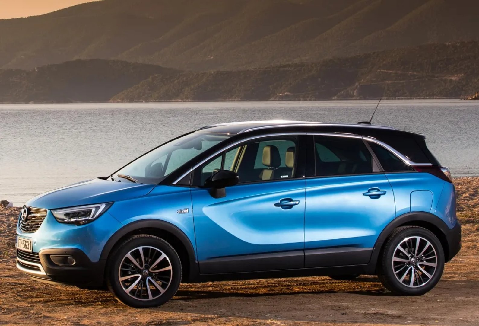 Opel_Crossland_X_1_generation__SUV_5-doors__13.jpg