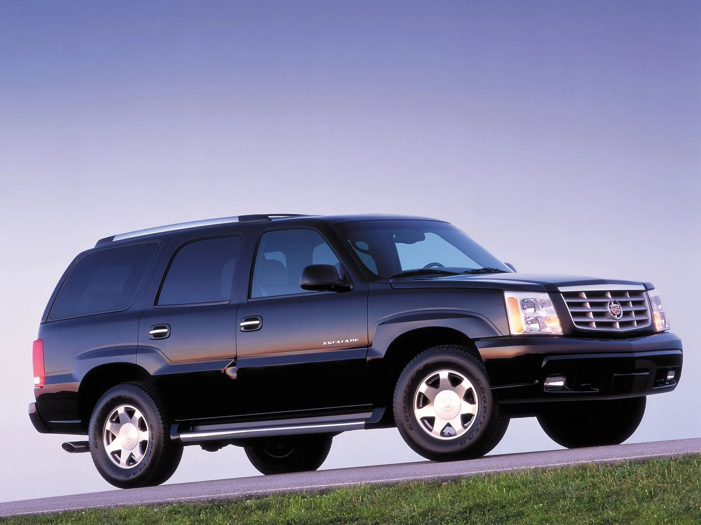 Cadillac_Escalade_2_generation__SUV_5-doors__8.jpg