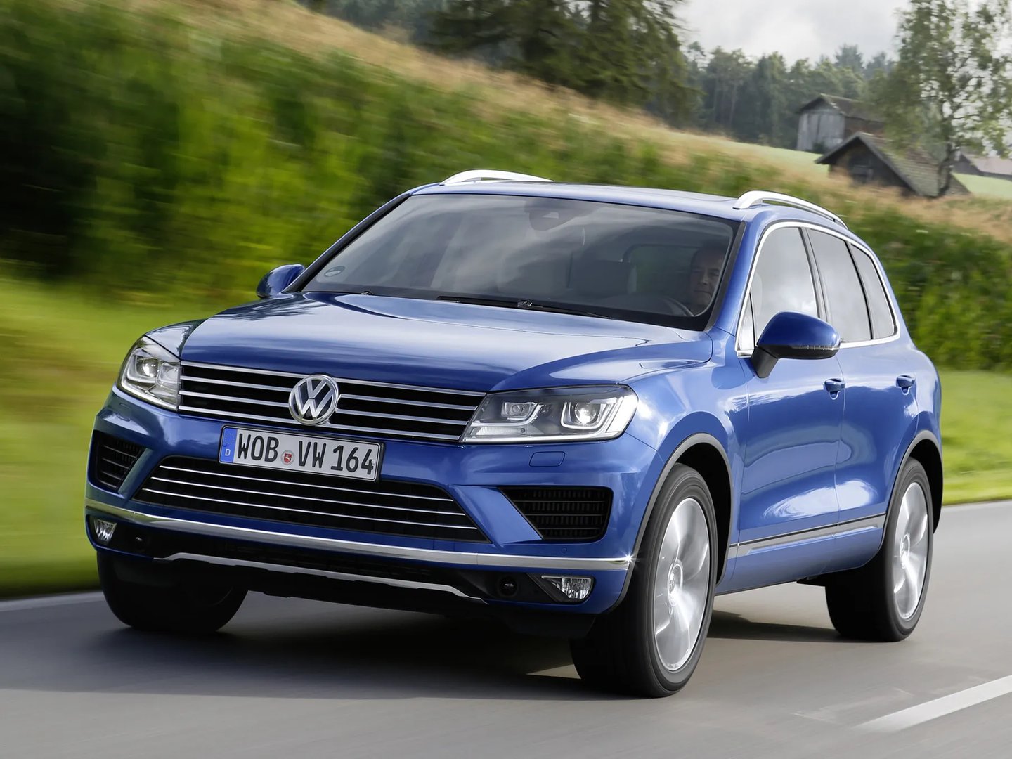 Volkswagen_Touareg_2_generation_restyling__SUV_5-doors__7.jpg