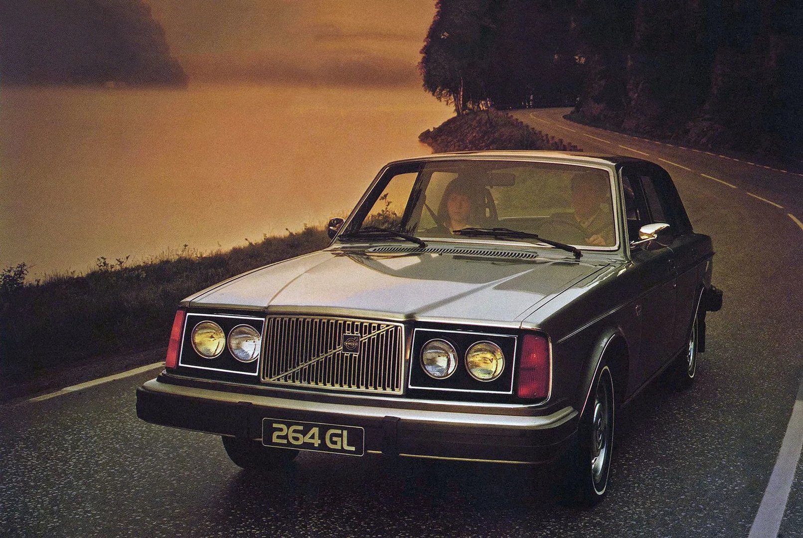 Volvo_260_Series_1_generation__Sedan__8.jpg