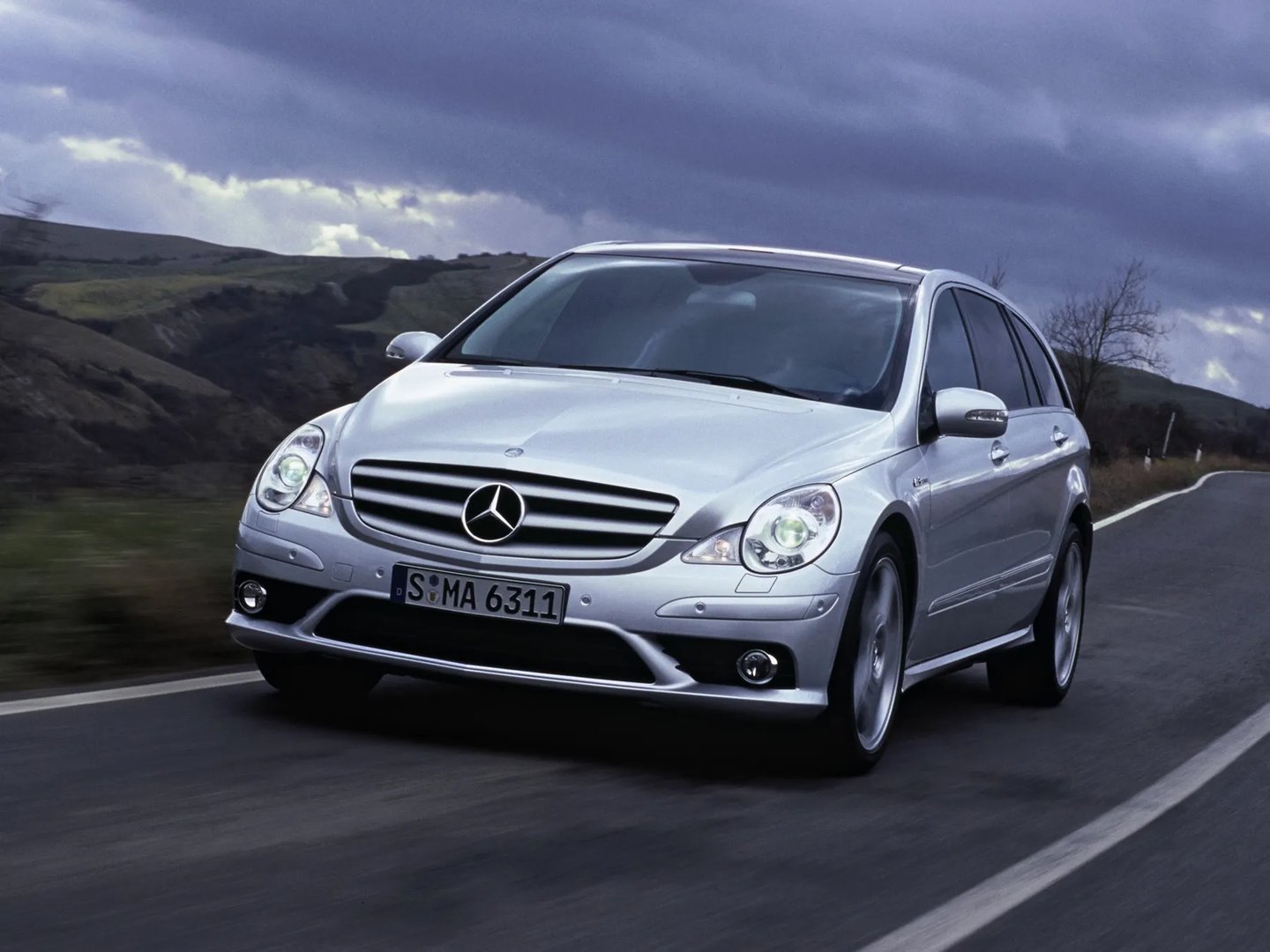 Mercedes_R-Class_AMG_1_generation__Minivan__4.jpg
