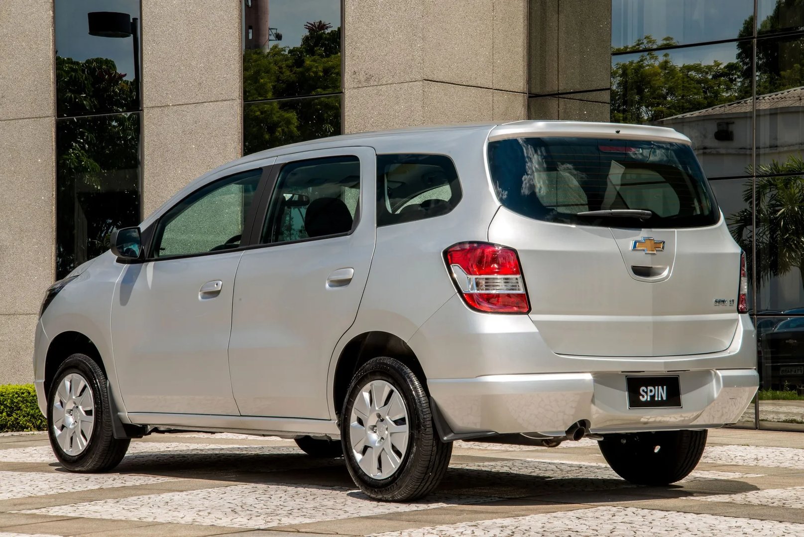 Chevrolet_Spin_1_generation__Minivan__2.jpg