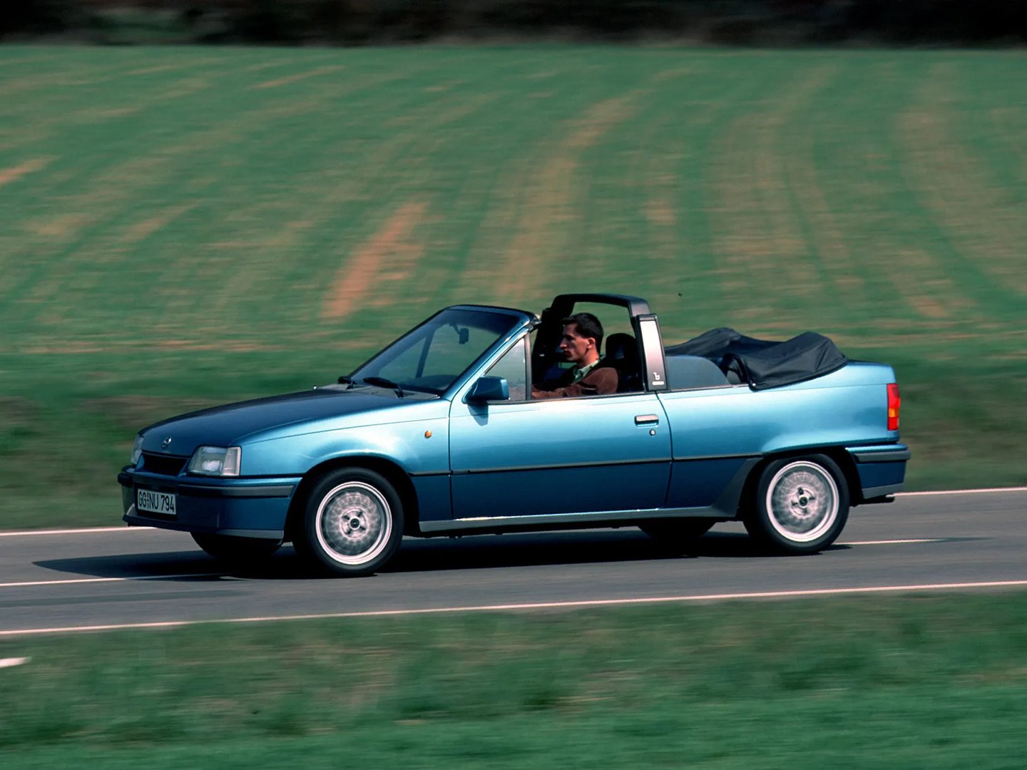 Opel_Kadett_5_generation_restyling__Cabrio__5.jpg
