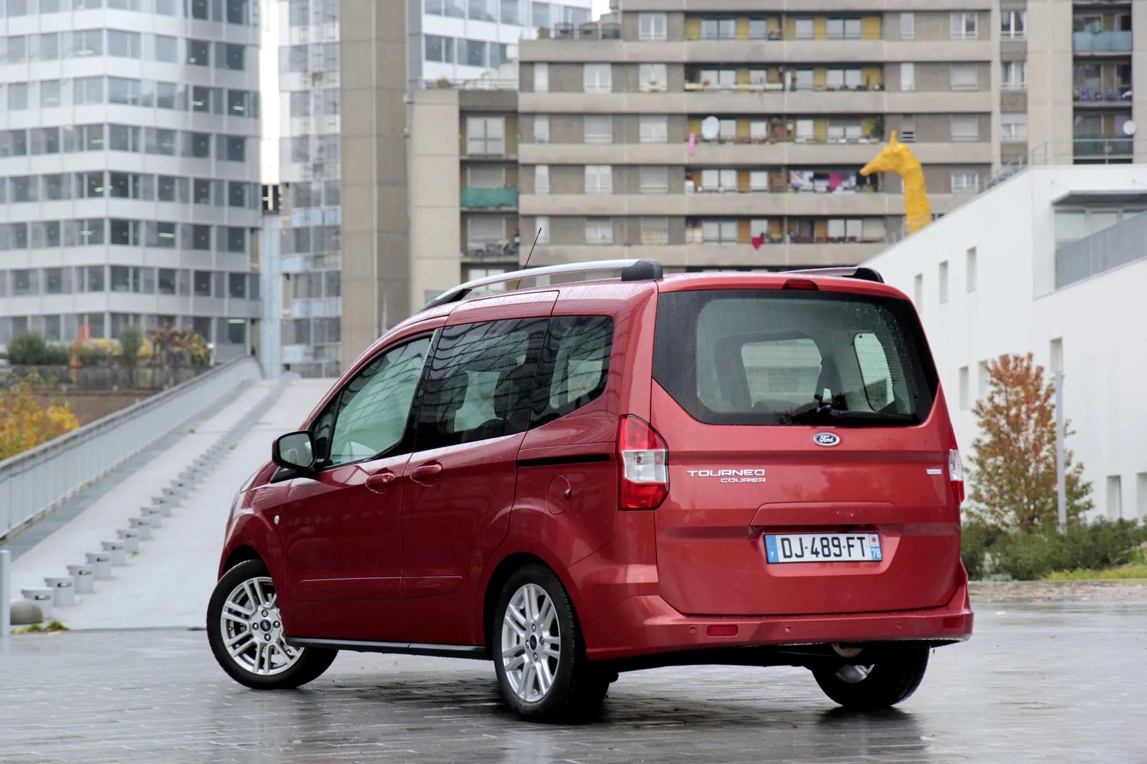 Ford_Tourneo_Courier_1_generation__Compact_Van__1.jpg