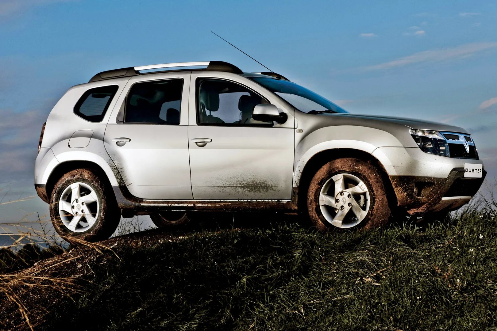 Renault_Duster_1_generation__SUV_5-doors__10.jpg