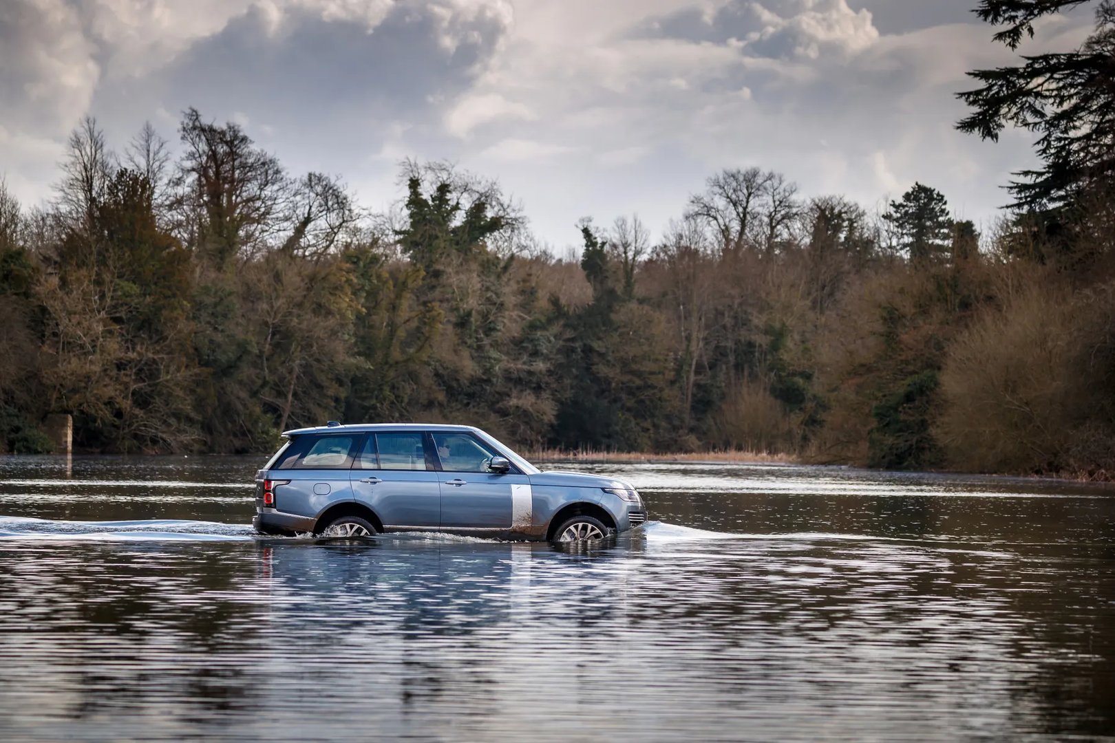 Land Rover_Range_Rover_4_generation_restyling__SUV_5-doors__11.jpg