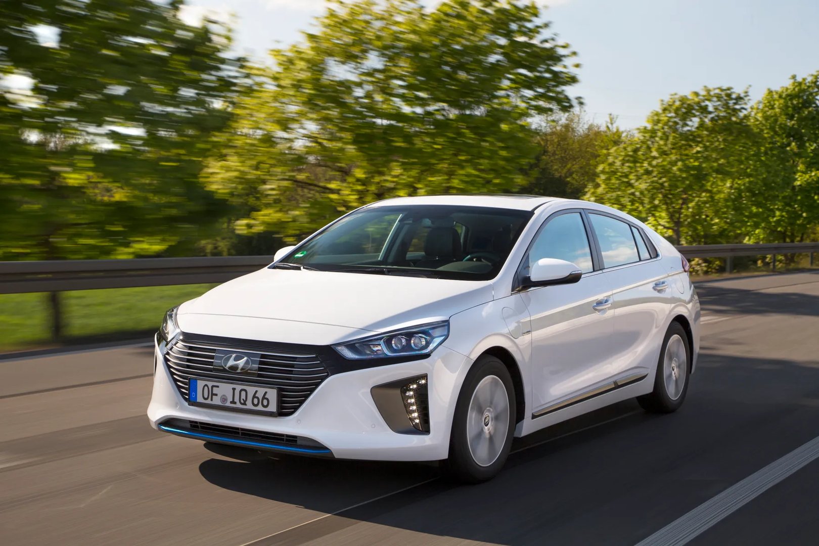 Hyundai_IONIQ_1_generation__Liftback__6.jpg