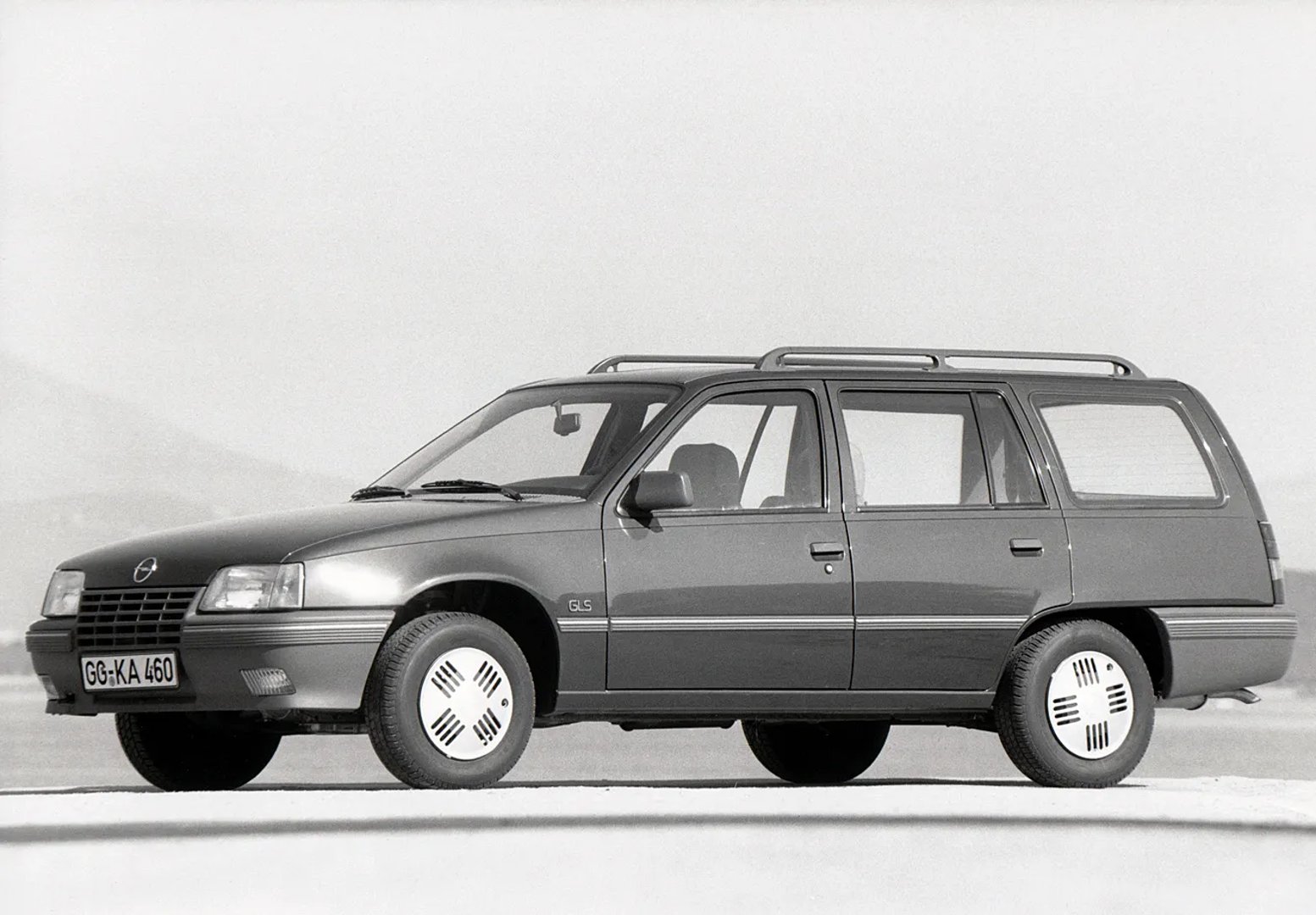 Opel_Kadett_5_generation__Estate_5-door__1.jpg